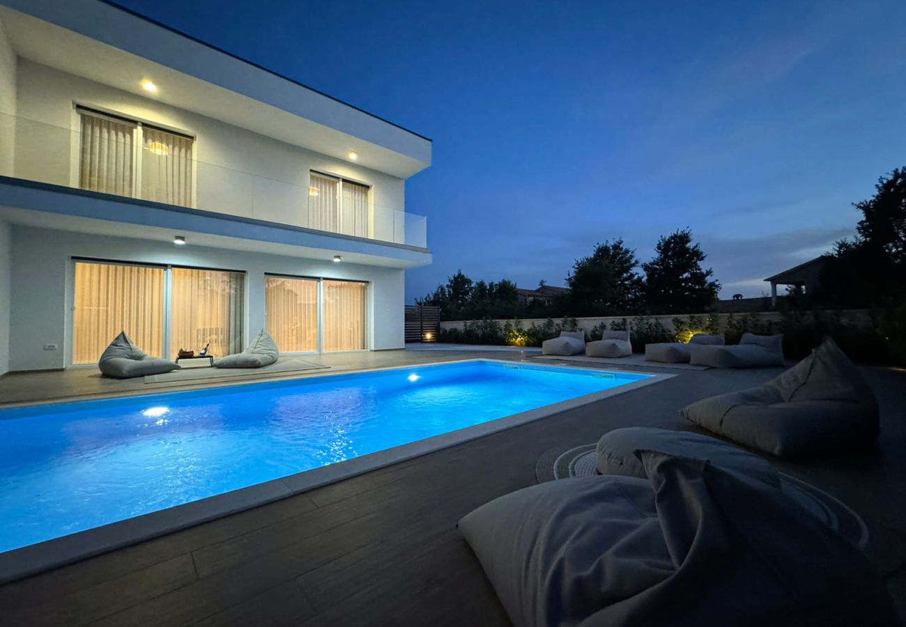 Villa in Bibici - Villa Nobel for 6 adults with private 40 m2 heated pool, outside bar & movie theatre - only for adults