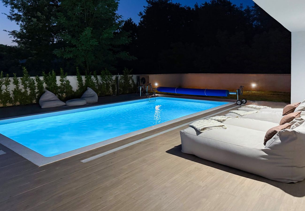 Villa in Bibici - Villa Nobel for 6 adults with private 40 m2 heated pool, outside bar & movie theatre - only for adults