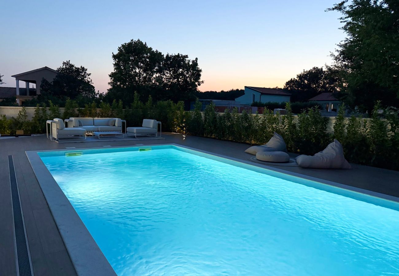 Villa in Bibici - Villa Nobel for 6 adults with private 40 m2 heated pool, outside bar & movie theatre - only for adults