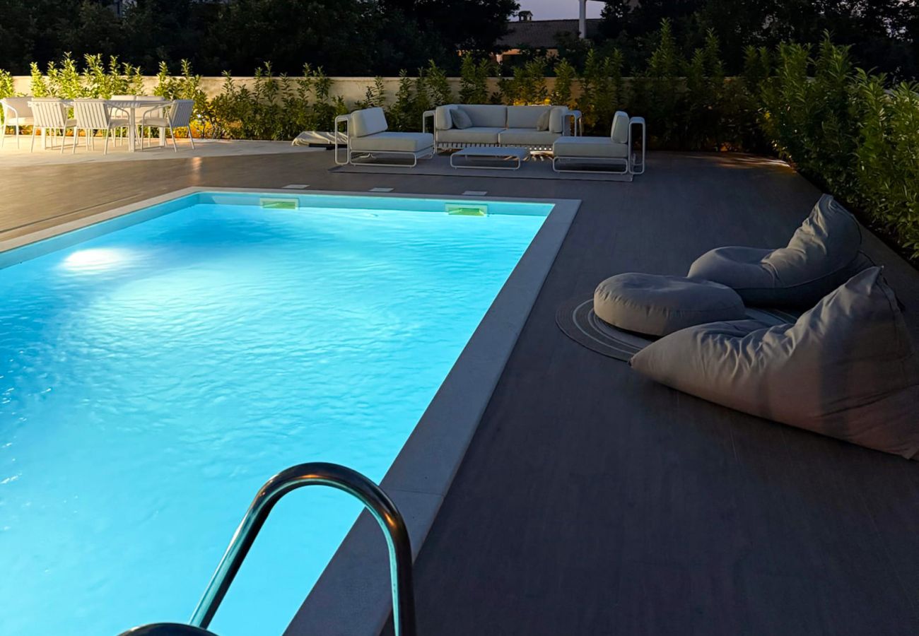 Villa in Bibici - Villa Nobel for 6 adults with private 40 m2 heated pool, outside bar & movie theatre - only for adults