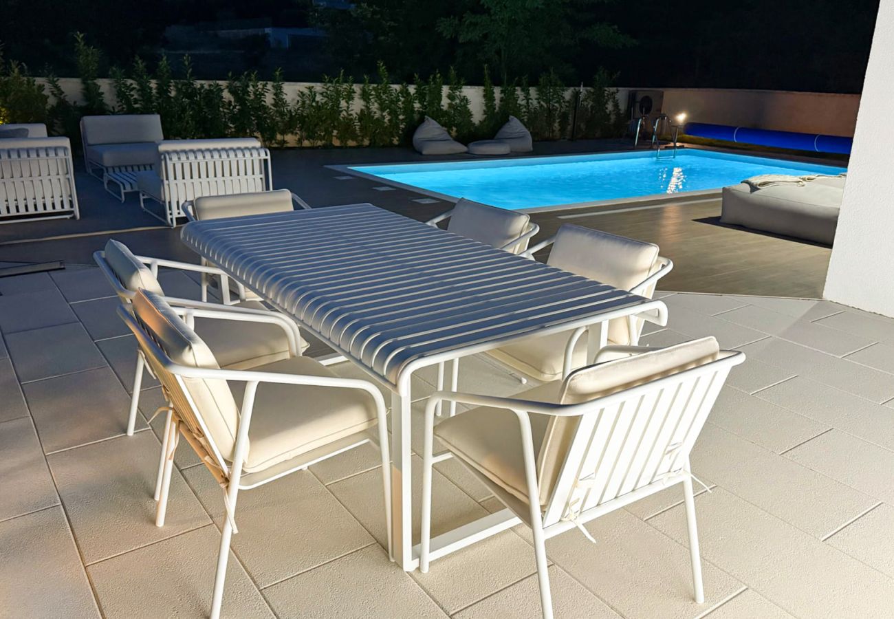 Villa in Bibici - Villa Nobel for 6 adults with private 40 m2 heated pool, outside bar & movie theatre - only for adults