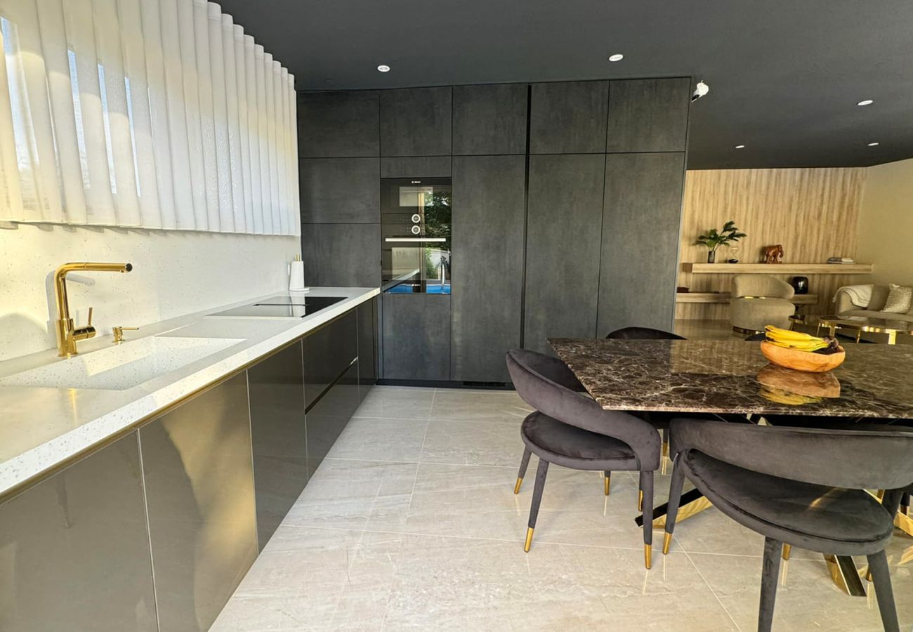 Villa in Bibici - Villa Nobel for 6 adults with private 40 m2 heated pool, outside bar & movie theatre - only for adults