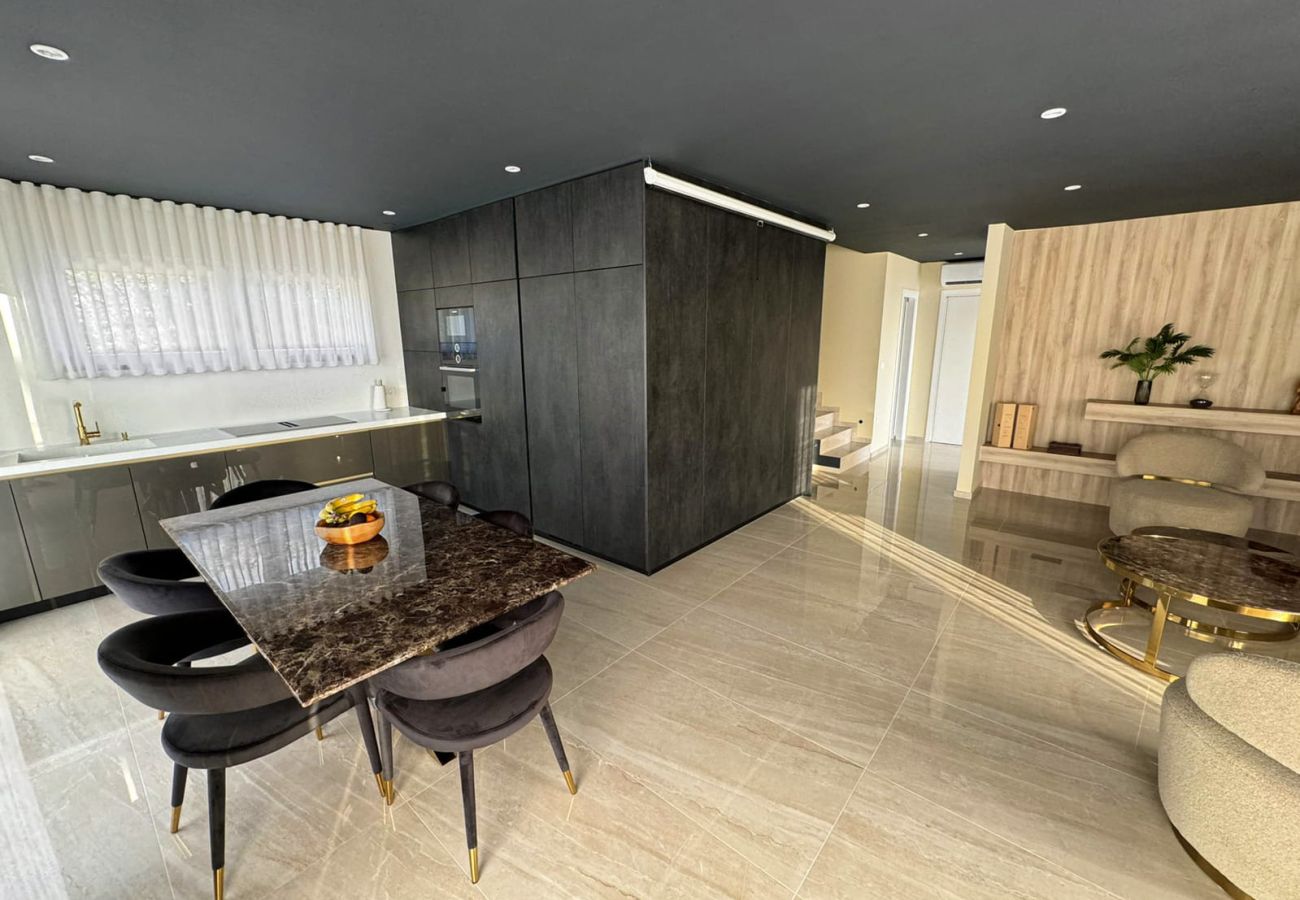 Villa in Bibici - Villa Nobel for 6 adults with private 40 m2 heated pool, outside bar & movie theatre - only for adults