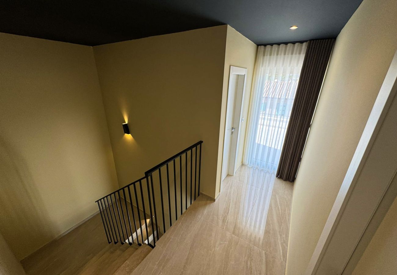 Villa in Bibici - Villa Nobel for 6 adults with private 40 m2 heated pool, outside bar & movie theatre - only for adults