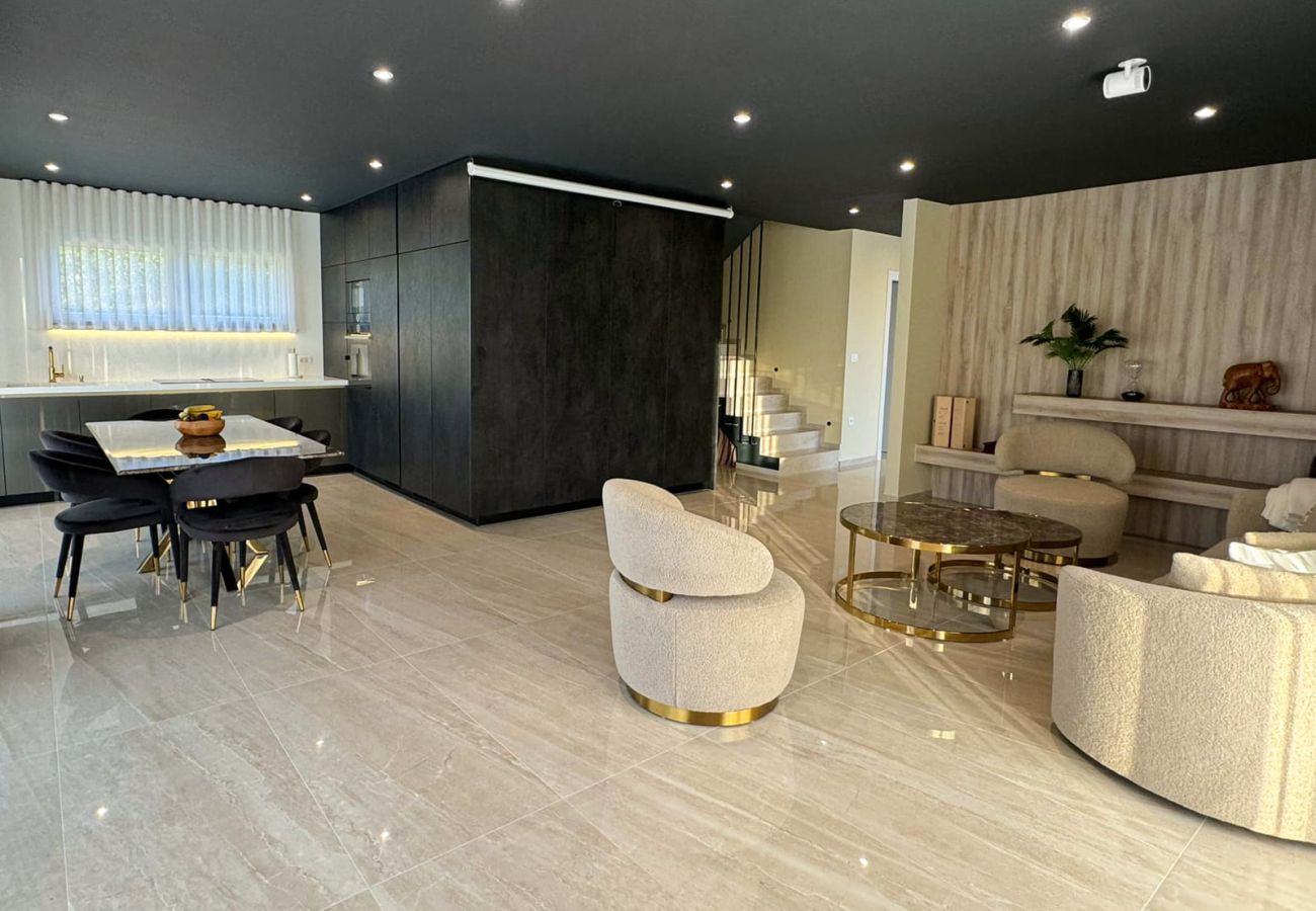 Villa in Bibici - Villa Nobel for 6 adults with private 40 m2 heated pool, outside bar & movie theatre - only for adults