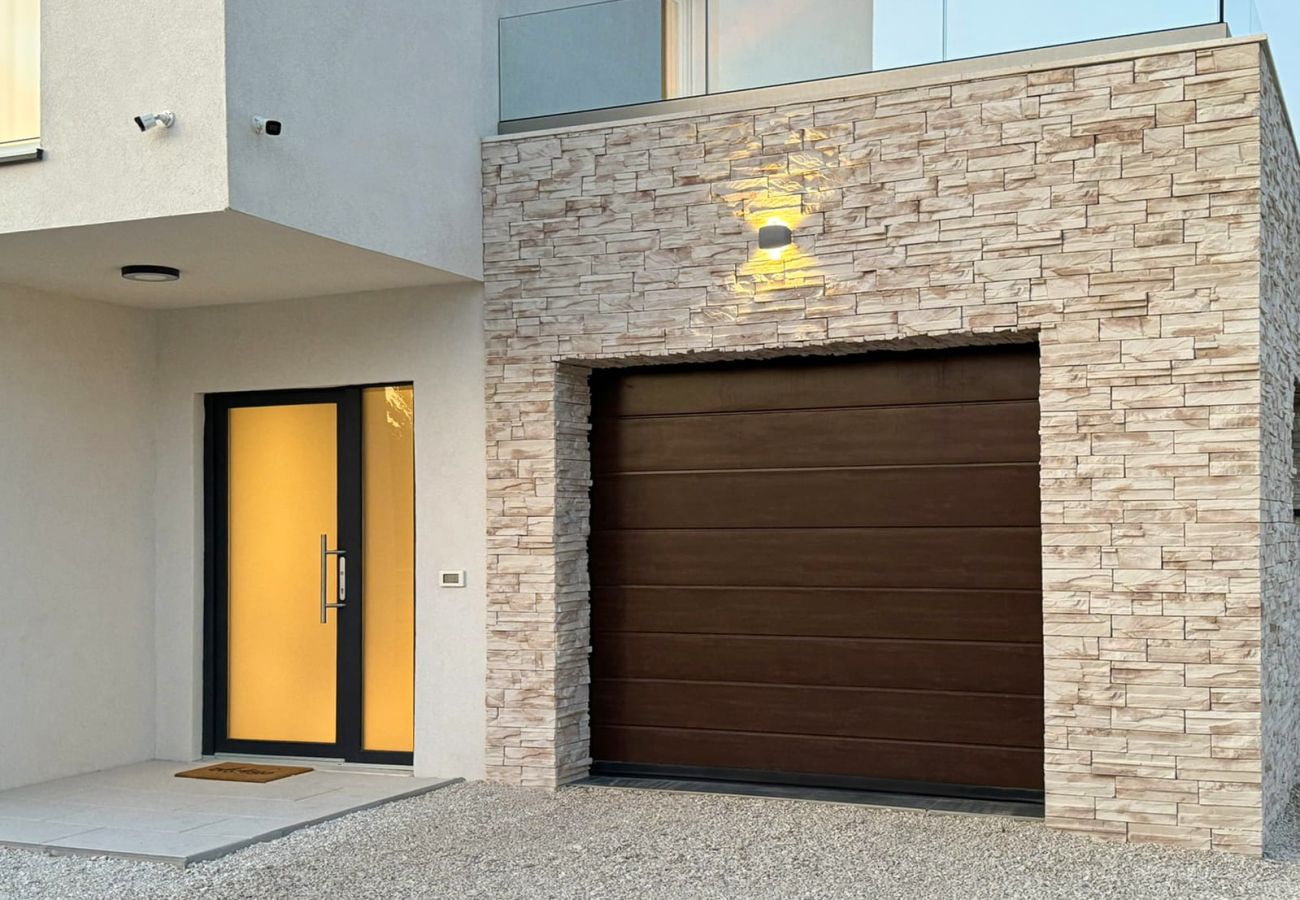 Villa in Bibici - Villa Nobel for 6 adults with private 40 m2 heated pool, outside bar & movie theatre - only for adults