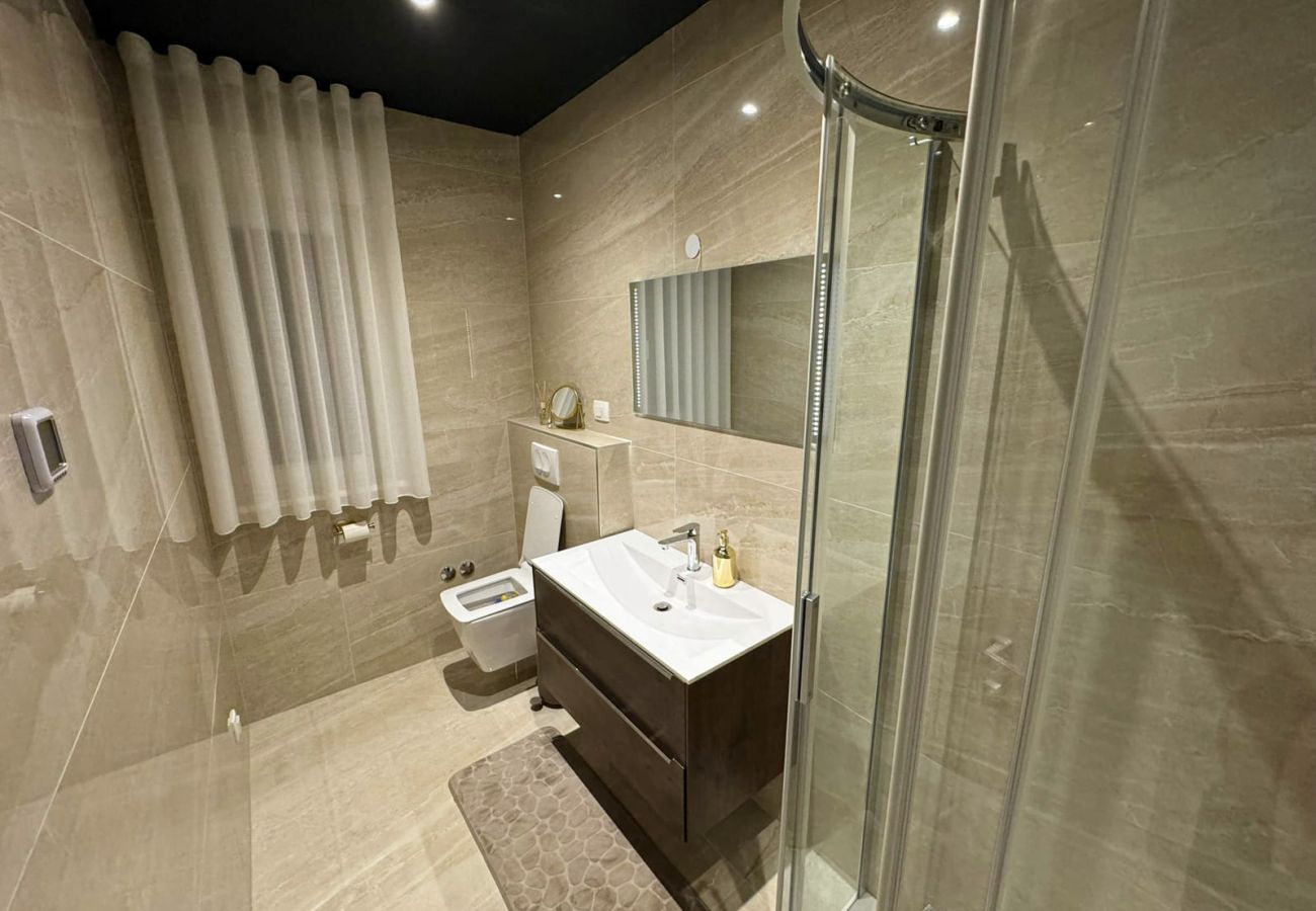 Villa in Bibici - Villa Nobel for 6 adults with private 40 m2 heated pool, outside bar & movie theatre - only for adults