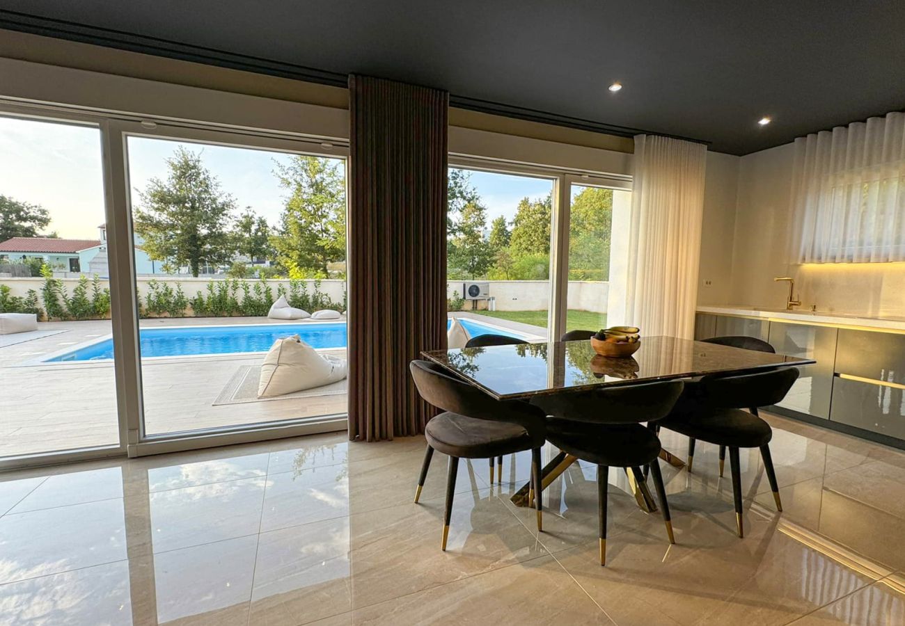 Villa in Bibici - Villa Nobel for 6 adults with private 40 m2 heated pool, outside bar & movie theatre - only for adults