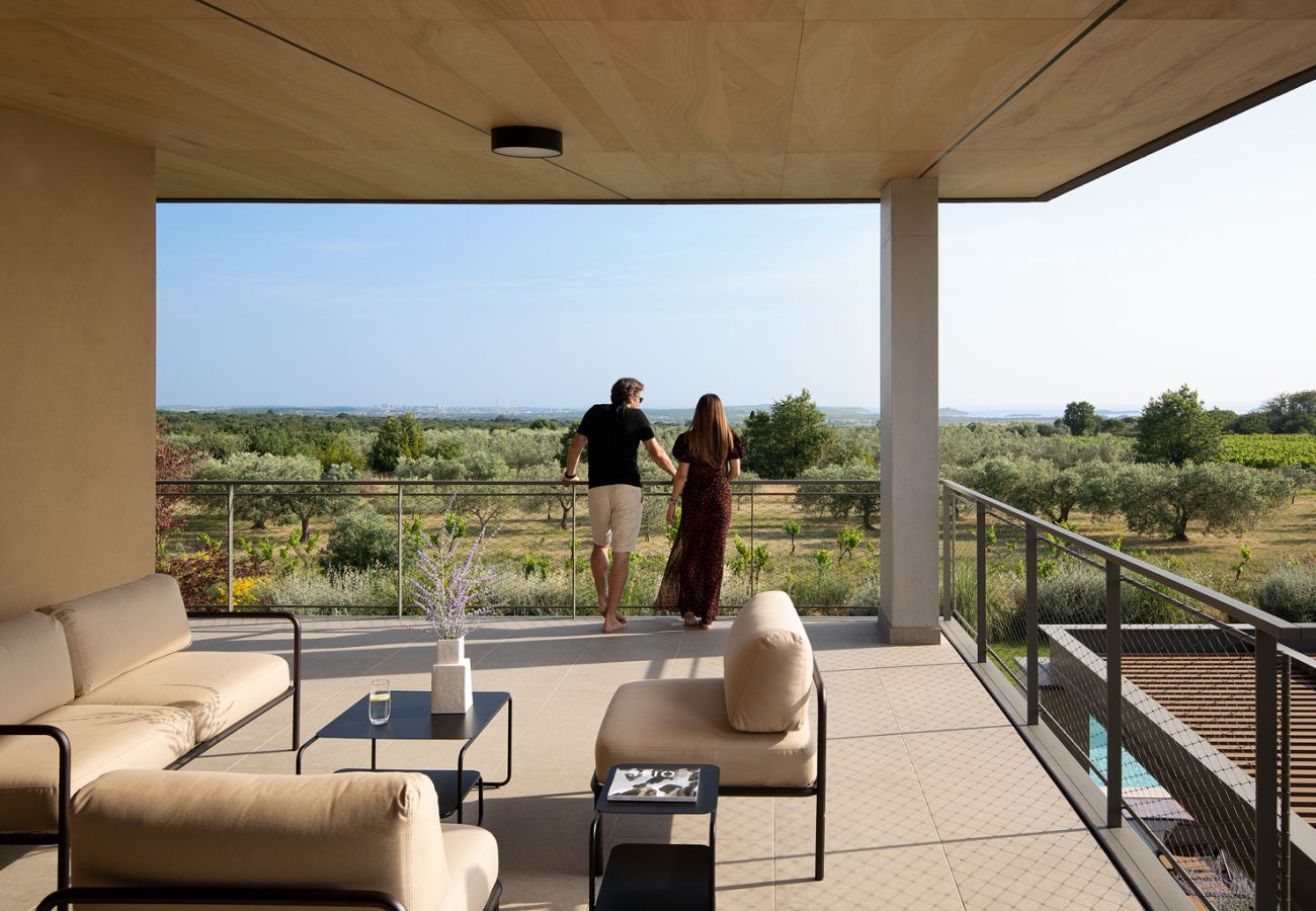 Villa in Vodnjan - Luxury Villa Puerto de Paz for 8 people near Fažana with 60 m2 private heated pool, sauna, mini golf & sea view