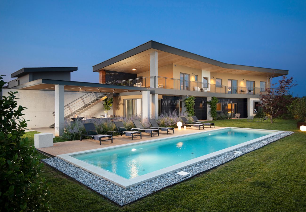 Villa in Vodnjan - Luxury Villa Puerto de Paz for 8 people near Fažana with 60 m2 private heated pool, sauna, mini golf & sea view