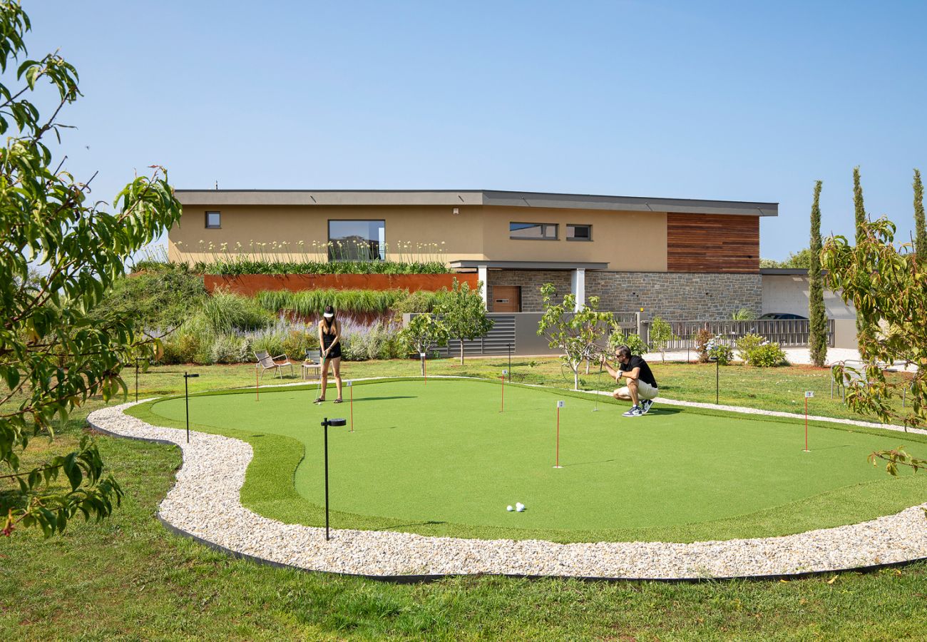 Villa in Vodnjan - Luxury Villa Puerto de Paz for 8 people near Fažana with 60 m2 private heated pool, sauna, mini golf & sea view