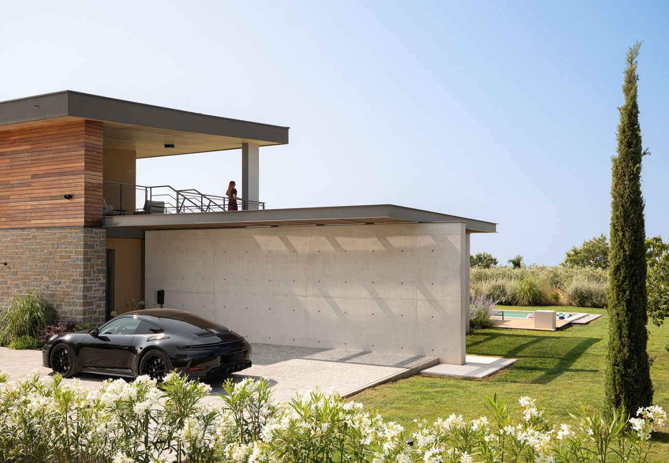 Villa in Vodnjan - Luxury Villa Puerto de Paz for 8 people near Fažana with 60 m2 private heated pool, sauna, mini golf & sea view