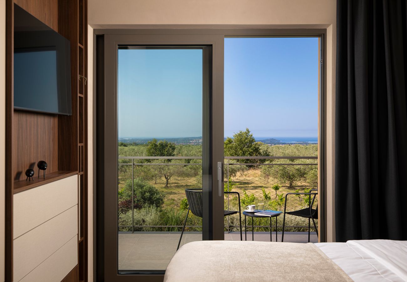 Villa in Vodnjan - Luxury Villa Puerto de Paz for 8 people near Fažana with 60 m2 private heated pool, sauna, mini golf & sea view