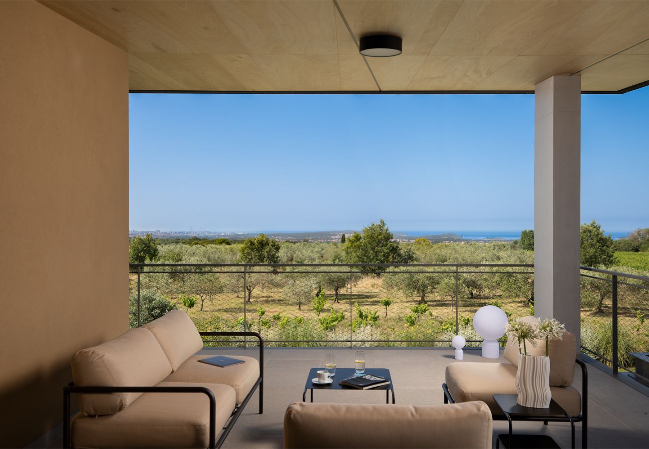 Villa in Vodnjan - Luxury Villa Puerto de Paz for 8 people near Fažana with 60 m2 private heated pool, sauna, mini golf & sea view