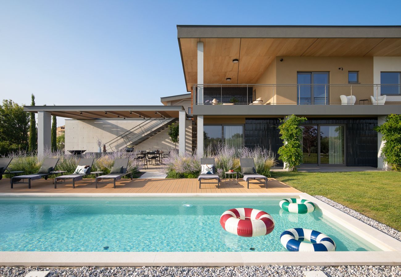 Villa in Vodnjan - Luxury Villa Puerto de Paz for 8 people near Fažana with 60 m2 private heated pool, sauna, mini golf & sea view