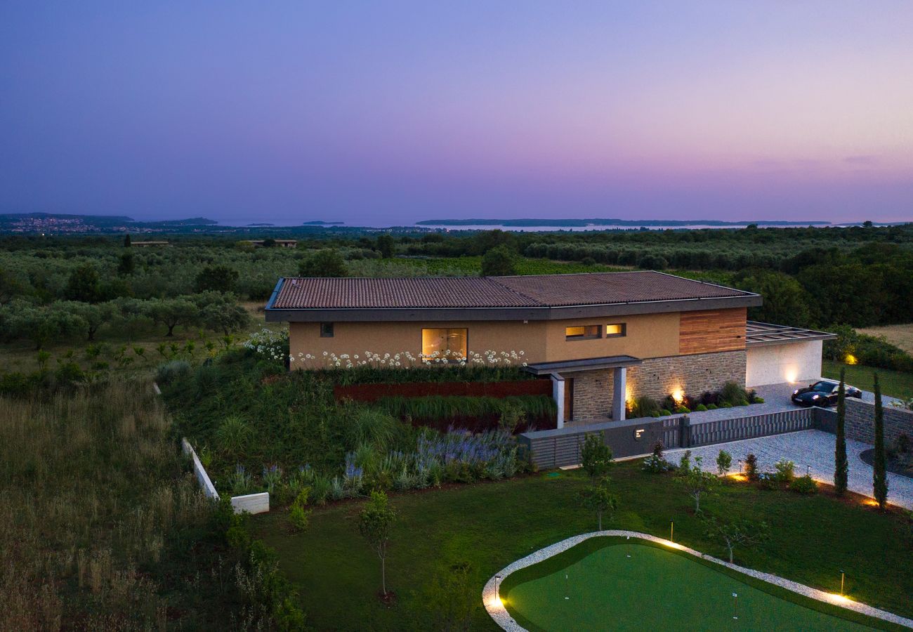 Villa in Vodnjan - Luxury Villa Puerto de Paz for 8 people near Fažana with 60 m2 private heated pool, sauna, mini golf & sea view