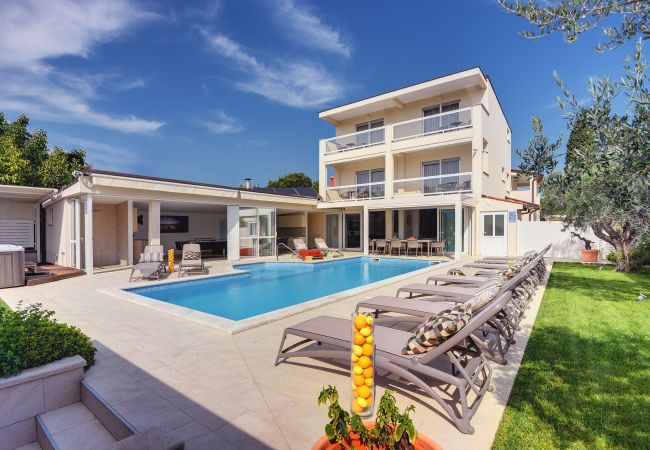 Villa in Pula - Villa Klen for 15 people near Pula with jacuzzi and children playgorund Villa in Pula - Villa Klen for 15 people near Pula with jacuzzi and children playgorund