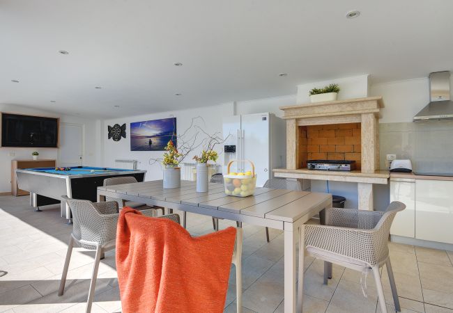 Villa in Pula - Villa Klen for 15 people near Pula with jacuzzi and children playgorund Villa in Pula - Villa Klen for 15 people near Pula with jacuzzi and children playgorund