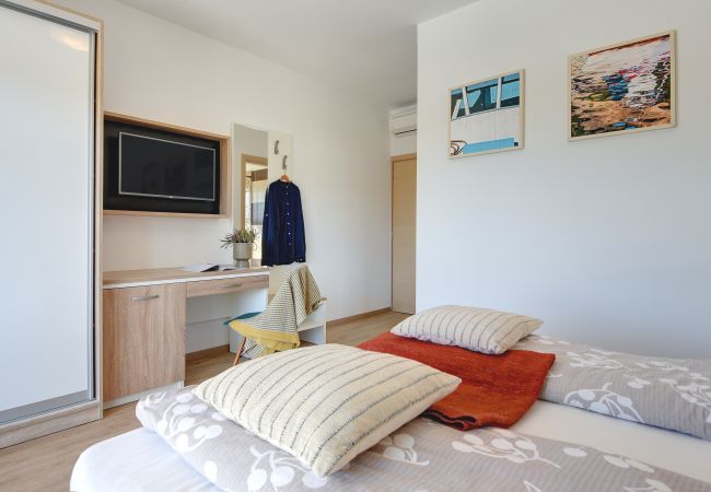 Villa in Pula - Villa Klen for 15 people near Pula with jacuzzi and children playgorund Villa in Pula - Villa Klen for 15 people near Pula with jacuzzi and children playgorund