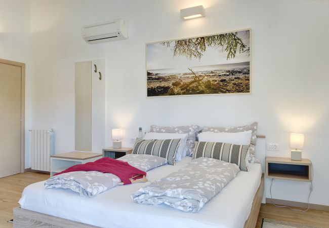 Villa in Pula - Villa Klen for 15 people near Pula with jacuzzi and children playgorund Villa in Pula - Villa Klen for 15 people near Pula with jacuzzi and children playgorund