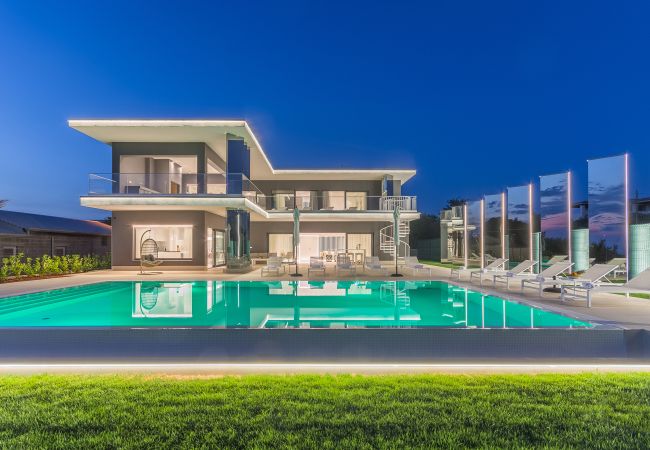 Villa in Valentici - Villa Gabrijela for 10 people near Novigrad with 66 m2 heated pool and sea view Villa in Valentici - Villa Gabrijela for 10 people near Novigrad with 66 m2 heated pool and sea view