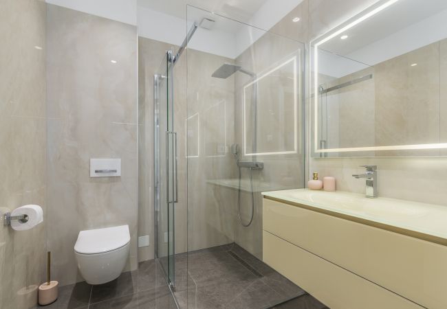 Villa in Valentici - Villa Sara for 10 people near Novigrad with sea view and salt- water pool Villa in Valentici - Villa Sara for 10 people near Novigrad with sea view and salt- water pool