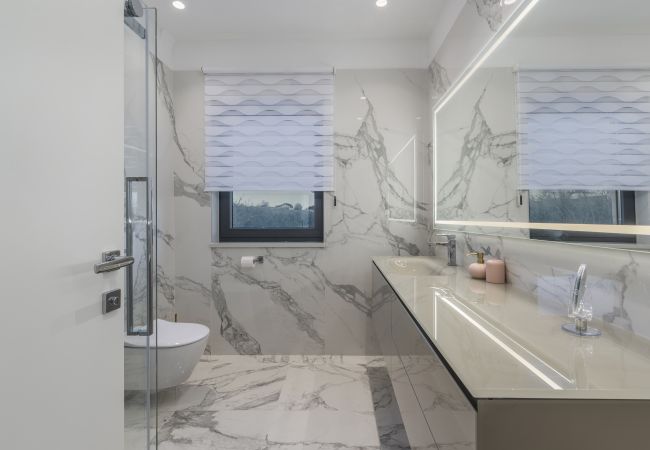 Villa in Valentici - Villa Sara for 10 people near Novigrad with sea view and salt- water pool Villa in Valentici - Villa Sara for 10 people near Novigrad with sea view and salt- water pool