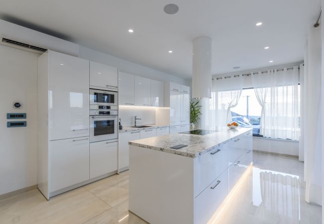 Villa in Valentici - Villa Sara for 10 people near Novigrad with sea view and salt- water pool Villa in Valentici - Villa Sara for 10 people near Novigrad with sea view and salt- water pool