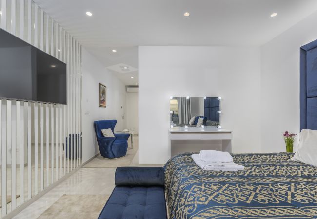 Villa in Valentici - Villa Sara for 10 people near Novigrad with sea view and salt- water pool Villa in Valentici - Villa Sara for 10 people near Novigrad with sea view and salt- water pool