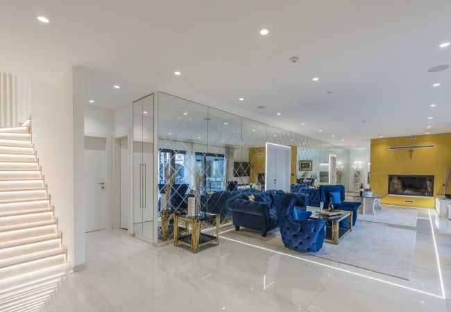 Villa in Valentici - Villa Sara for 10 people near Novigrad with sea view and salt- water pool Villa in Valentici - Villa Sara for 10 people near Novigrad with sea view and salt- water pool