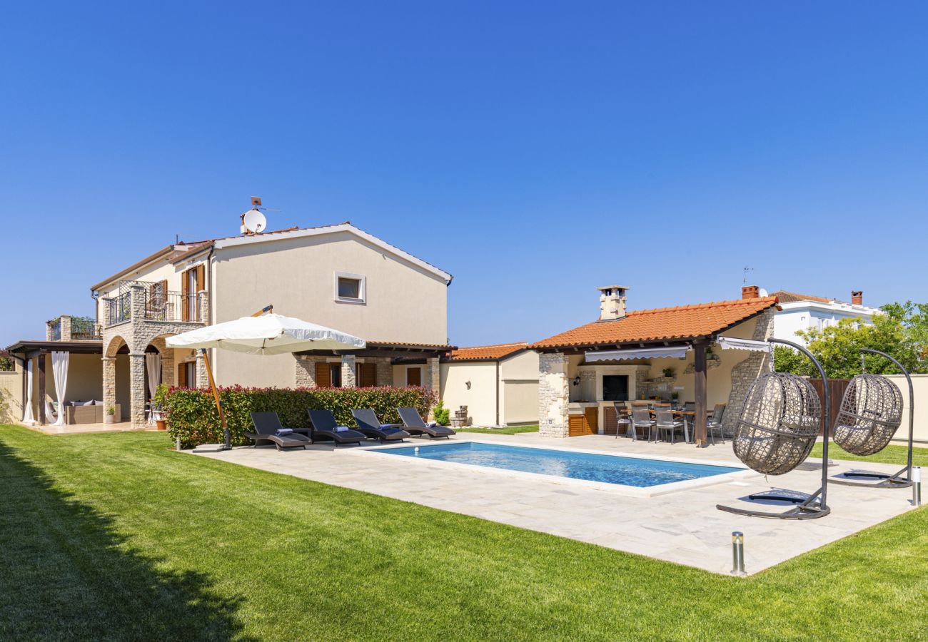 Villa in Sveta Marija na Krasu - Villa Giardino Verde for 8 people near Umag with private pool