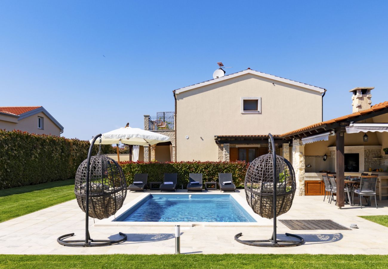 Villa in Sveta Marija na Krasu - Villa Giardino Verde for 8 people near Umag with private pool