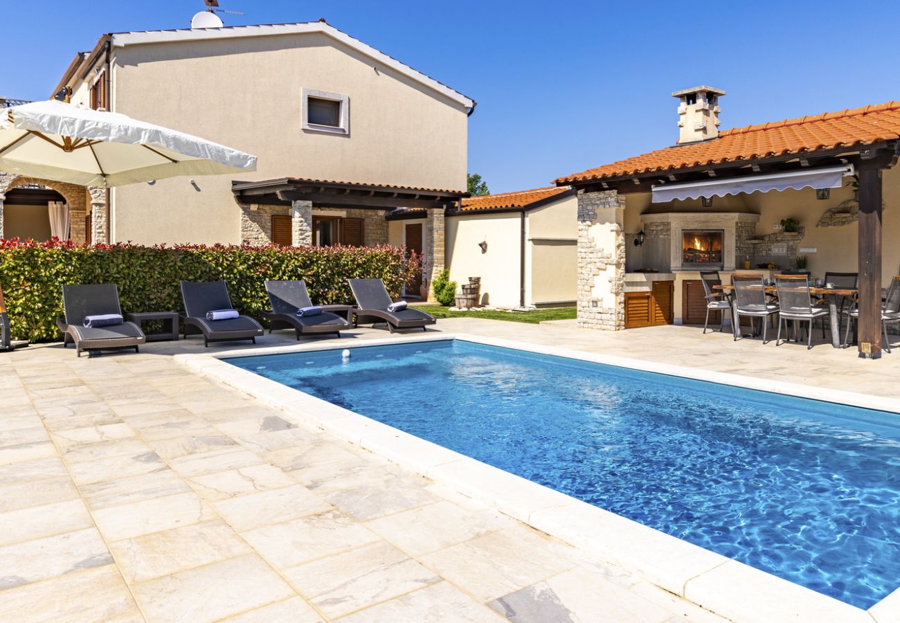 Villa in Sveta Marija na Krasu - Villa Giardino Verde for 8 people near Umag with private pool