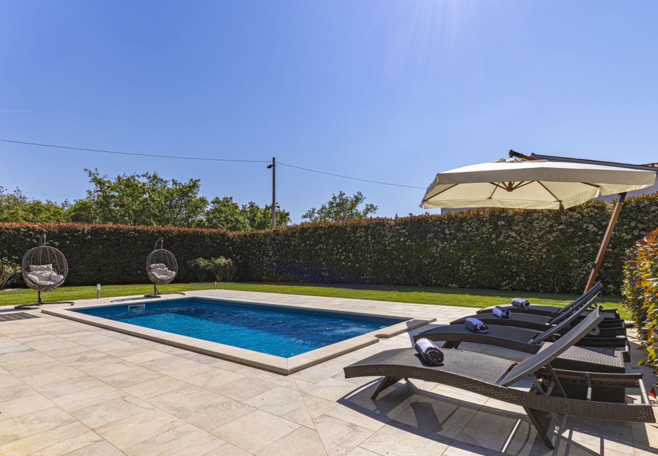 Villa in Sveta Marija na Krasu - Villa Giardino Verde for 8 people near Umag with private pool