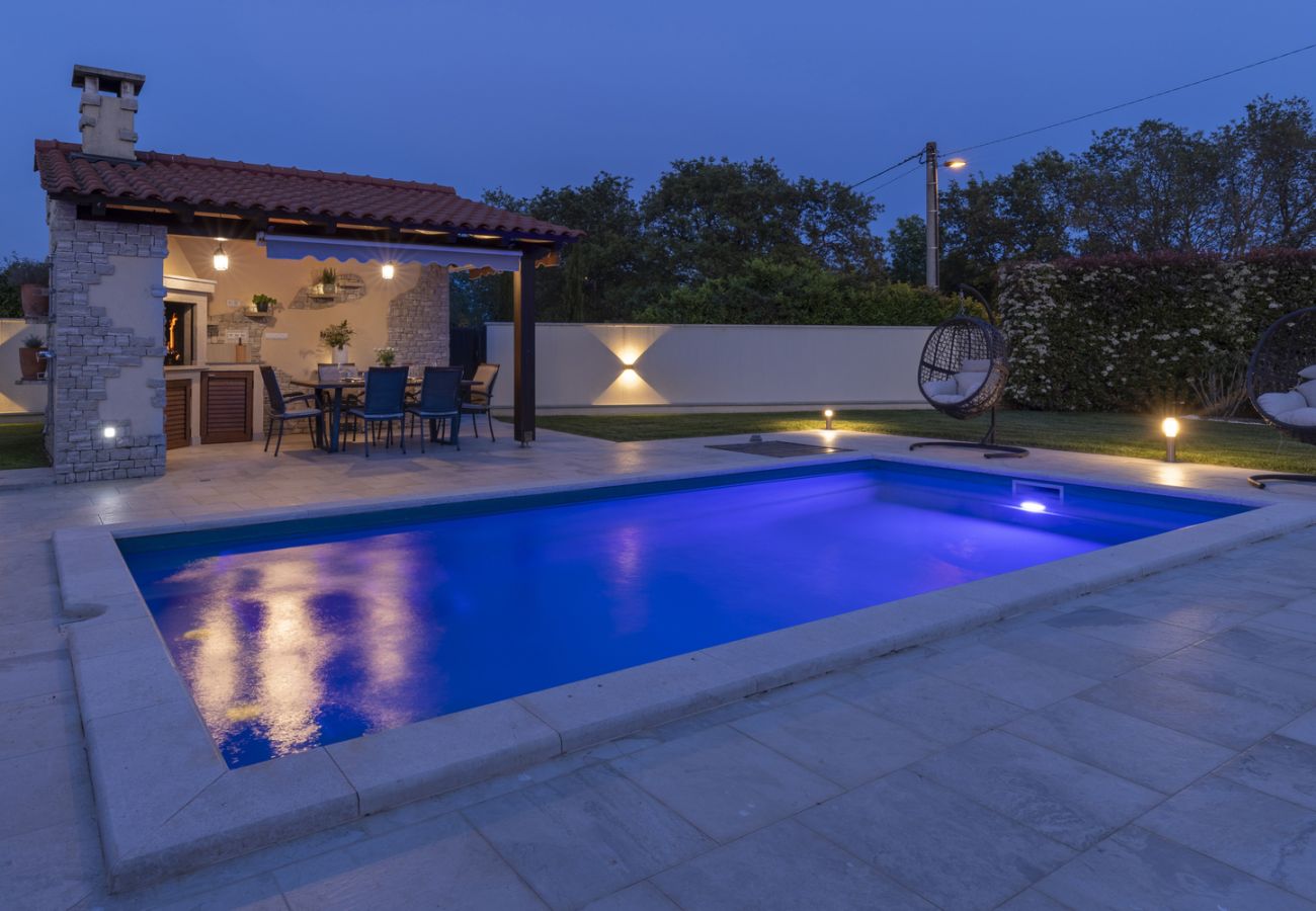 Villa in Sveta Marija na Krasu - Villa Giardino Verde for 8 people near Umag with private pool