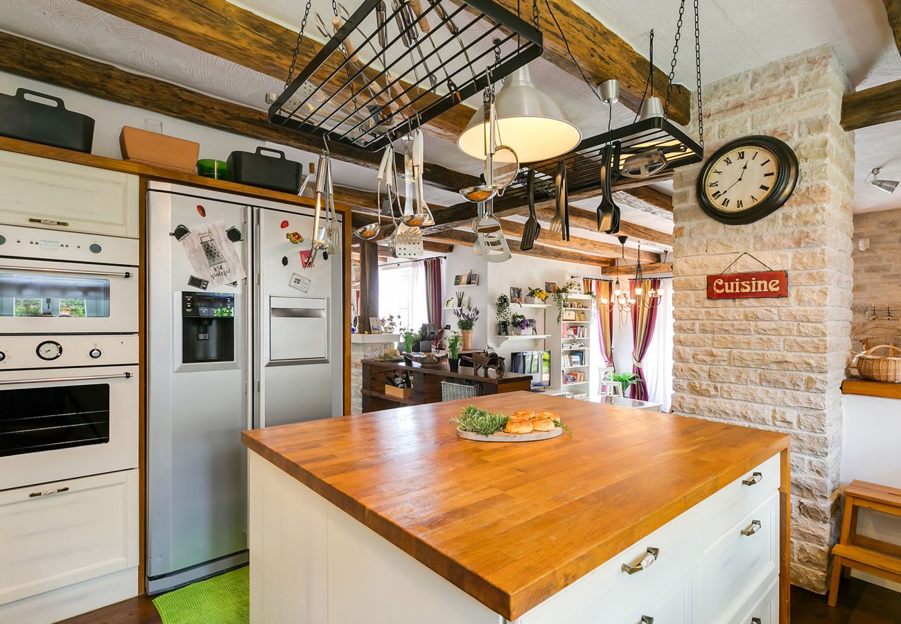 Villa in Baderna - Villa Experience for 6 people with private heated pool & pet friendly