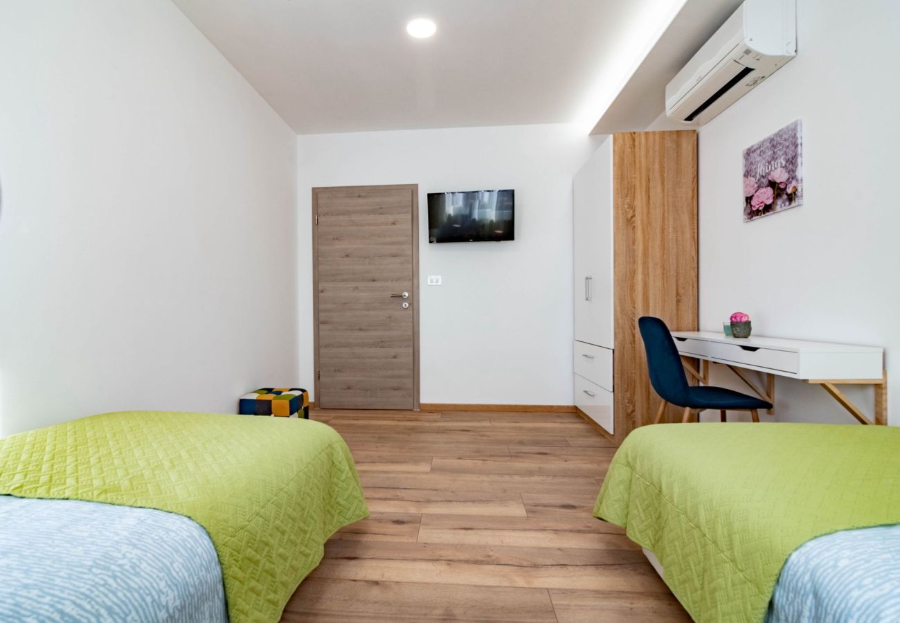 Villa in Šarici - Villa Gloria for 6 people with private pool and children playground