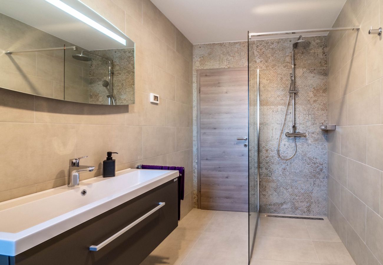 Villa in Šarici - Villa Gloria for 6 people with private pool and children playground