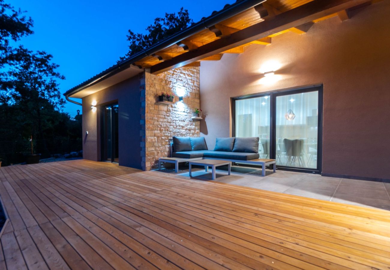 Villa in Šarici - Villa Gloria for 6 people with private pool and children playground