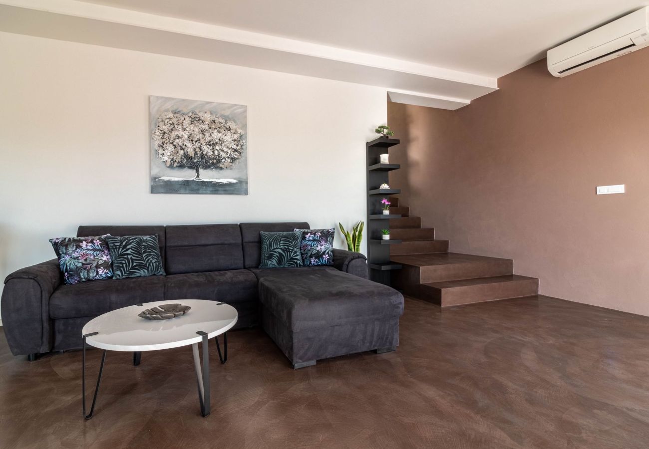 Villa in Šarici - Villa Gloria for 6 people with private pool and children playground