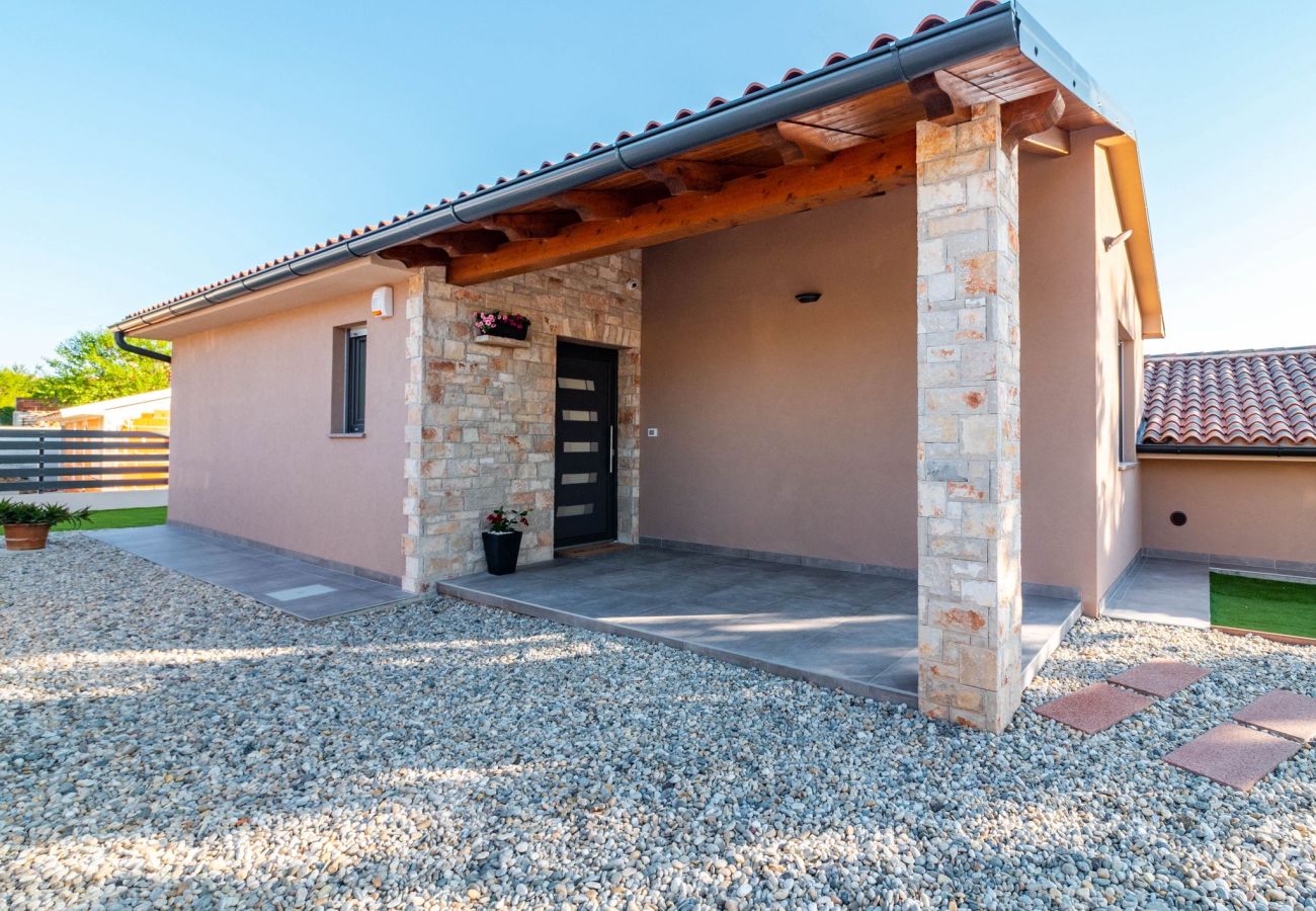 Villa in Šarici - Villa Gloria for 6 people with private pool and children playground