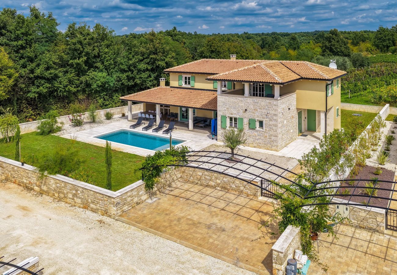Villa in Šivati - Villa LunIstria in Central Istria for 10 people with private pool & kids playground