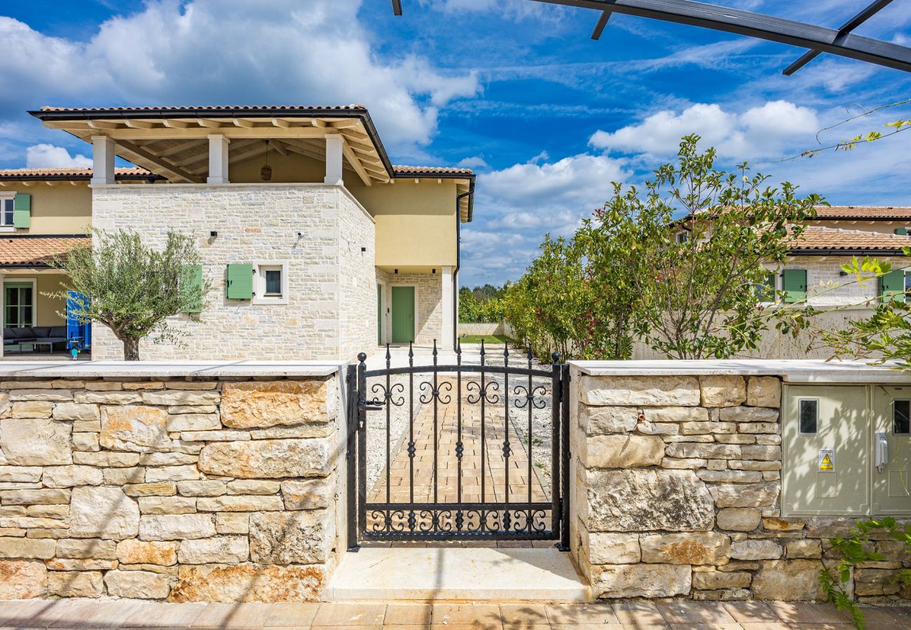 Villa in Šivati - Villa LunIstria in Central Istria for 10 people with private pool & kids playground