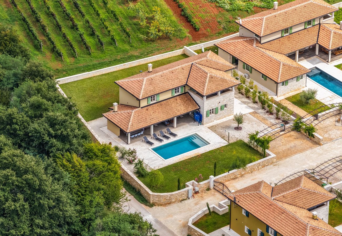 Villa in Šivati - Villa LunIstria in Central Istria for 10 people with private pool & kids playground