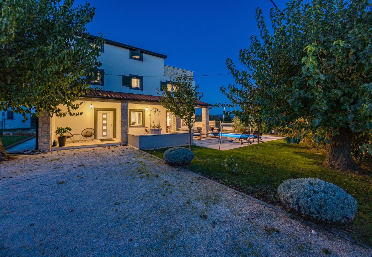 Villa in Rebici - Villa Renata for 11 people with private heated pool & pet friendly