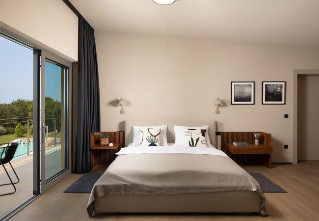 Villa in Vodnjan - Luxury Villa Puerto de Paz for 8 people near Fažana with 60 m2 private heated pool, sauna, mini-golf & sea view  Villa in Vodnjan - Luxury Villa Puerto de Paz for 8 people near Fažana with 60 m2 private heated pool, sauna, mini-golf & sea view