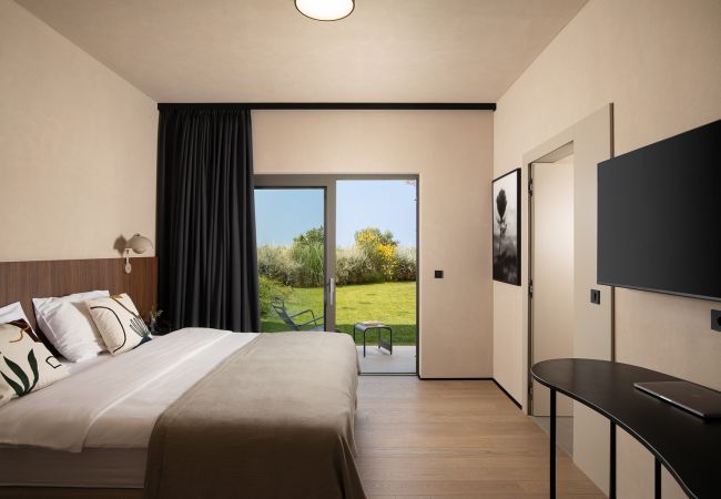 Villa in Vodnjan - Luxury Villa Puerto de Paz for 8 people near Fažana with 60 m2 private heated pool, sauna, mini-golf & sea view  Villa in Vodnjan - Luxury Villa Puerto de Paz for 8 people near Fažana with 60 m2 private heated pool, sauna, mini-golf & sea view