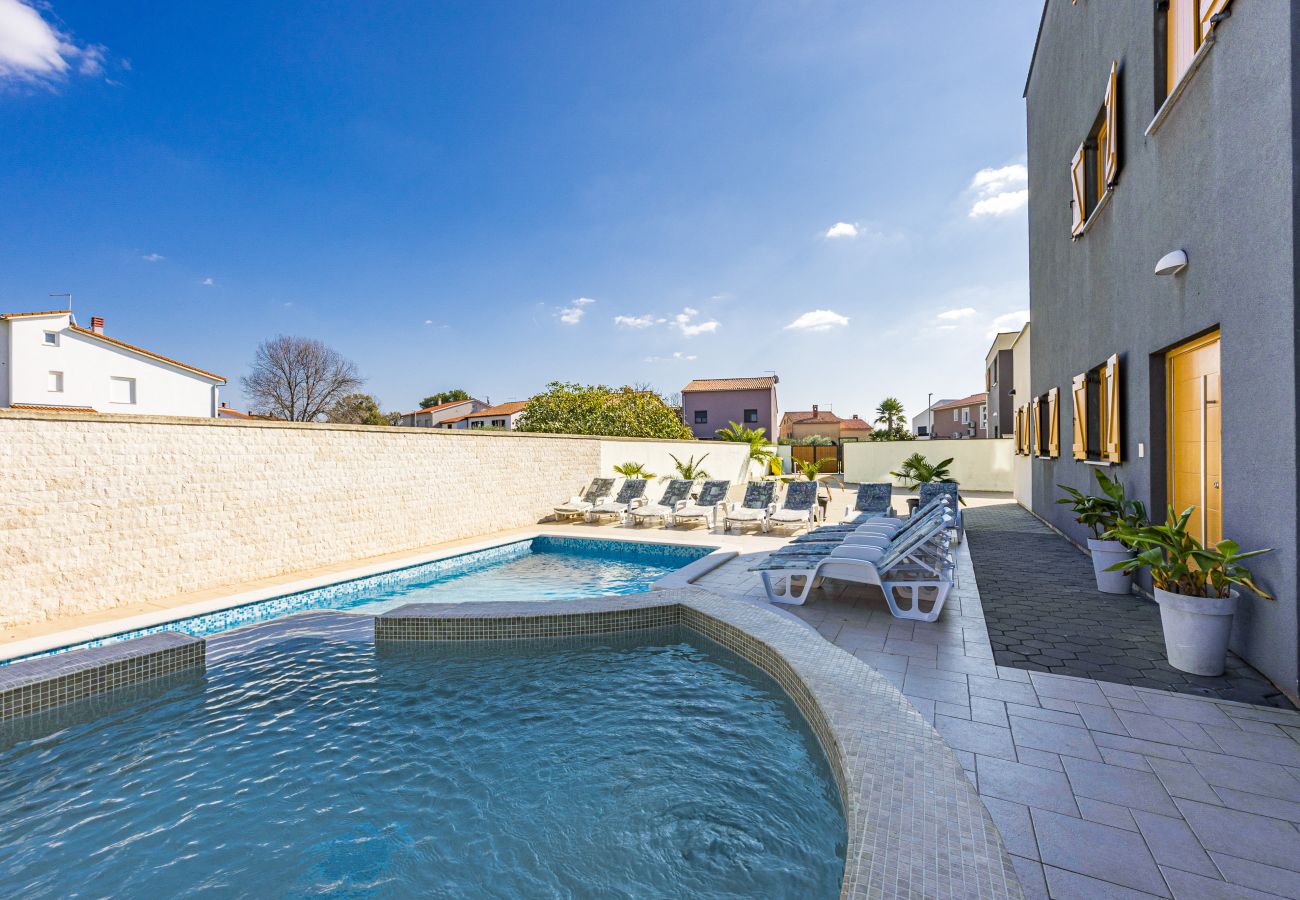 Villa in Fažana - Villa Palatium for 14 people in Fažana with sauna & jacuzzi only 800 meters from the beach Villa in Fažana - Villa Palatium for 14 people in Fažana with sauna & jacuzzi only 800 meters from the beach