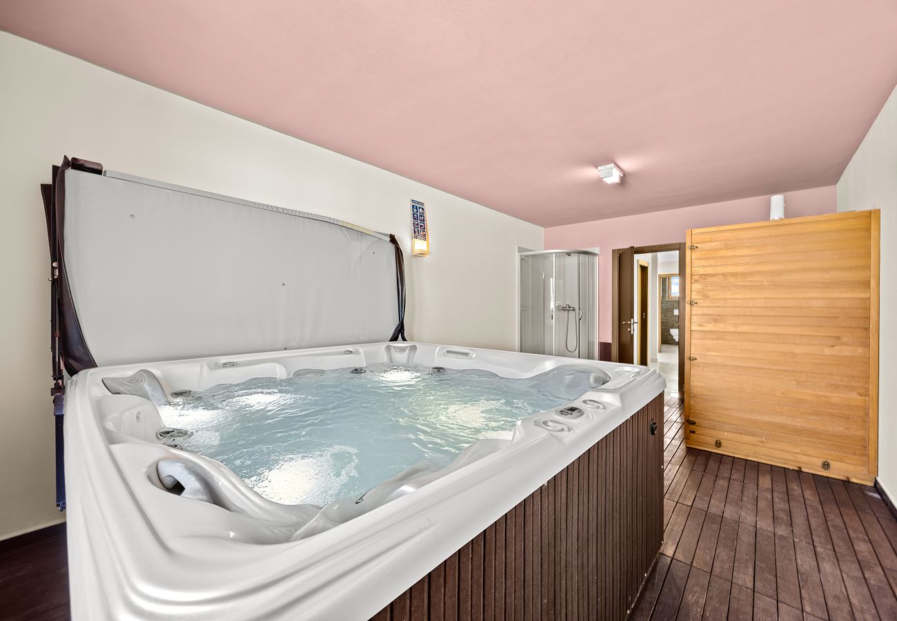 Villa in Fažana - Villa Palatium for 14 people in Fažana with sauna & jacuzzi only 800 meters from the beach Villa in Fažana - Villa Palatium for 14 people in Fažana with sauna & jacuzzi only 800 meters from the beach