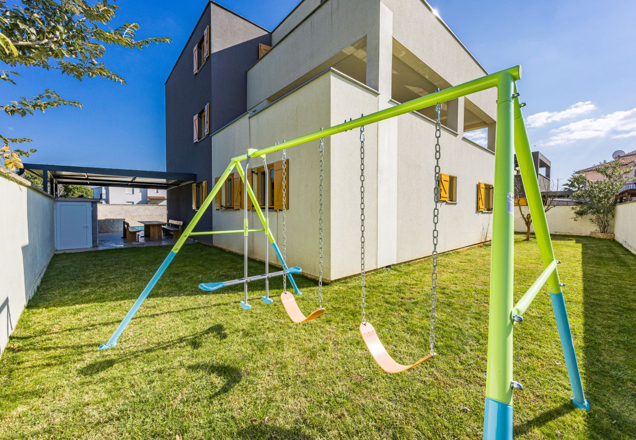 Villa in Fažana - Villa Palatium for 14 people in Fažana with sauna & jacuzzi only 800 meters from the beach Villa in Fažana - Villa Palatium for 14 people in Fažana with sauna & jacuzzi only 800 meters from the beach